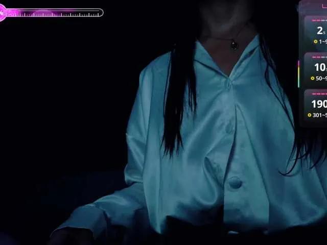 APRILHILL — I love sociable people with a good sense of humor.