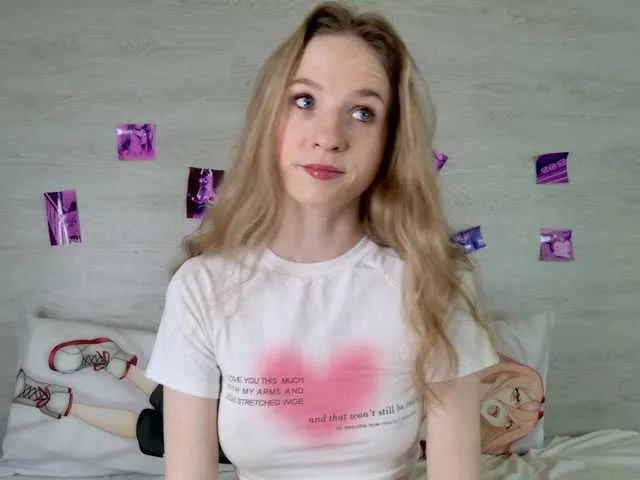 b4by-Emilia on BongaCams 