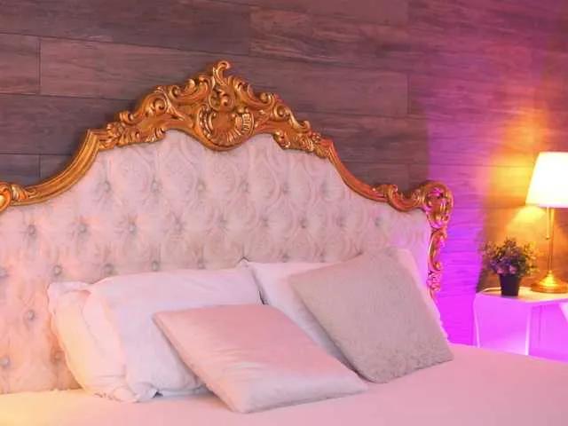 EllieRedd on BongaCams 