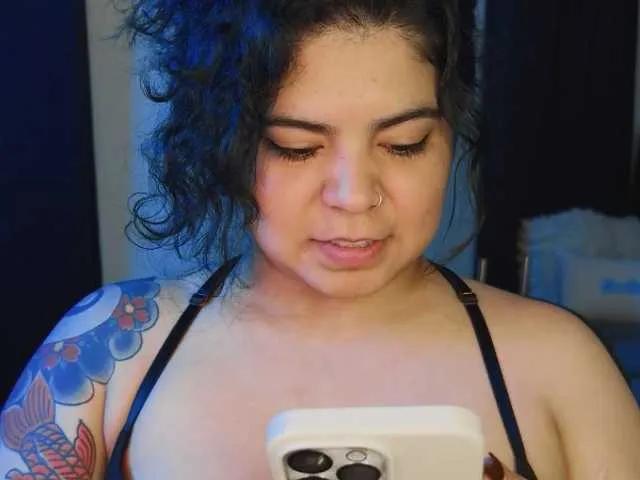 Kimmiakiss22 on BongaCams 