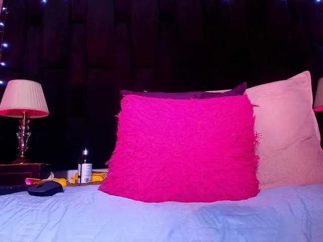 naomi-k — I am very hot, so I want you to take control, for me to be the one who makes your wishes come true and let's play together without stopping, be honest, honey, that's what I want the most.