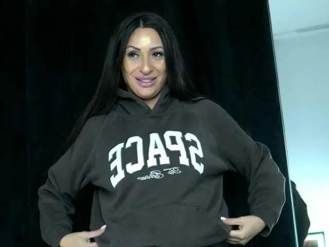 SarahMystique — Teasing and being watched while I touch myself 
Telling me how much you crave while I am dripping wet 
Seeing your tips pop up while I am naked and playing.