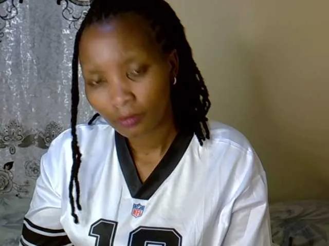 Sexxyqueenss on BongaCams 