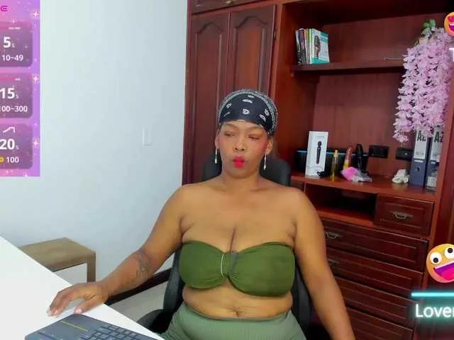 ValkiriaContee — It excites me the real connection ... those looks that say more than a thousand words, the sincere compliments in the ear (even if we are through a screen), and see how you let yourself be carried away by desire.