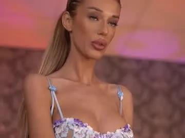 ellieredd on Chaturbate 