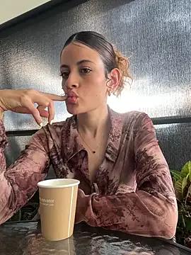 alana15 — MAKE ME WET