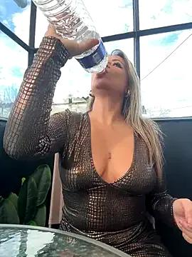 AnissaHale — Gorge profonde  la fentre-exhib + 