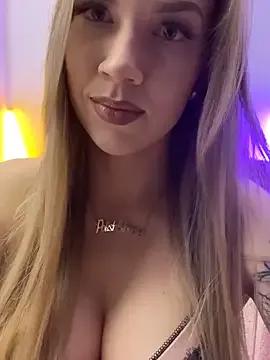 Cute-Alice — Split on pussy & fingering hard