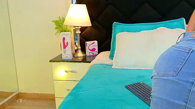 Holly_Brensonexx_ on StripChat 