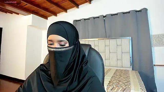 kalila_latif — Show big ass and dance