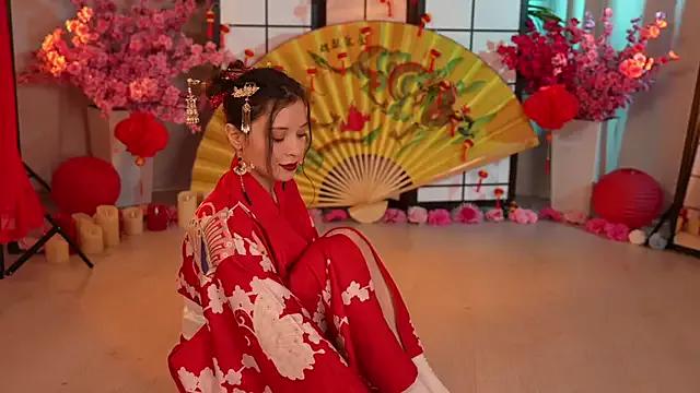 KittyCaitlin on StripChat 