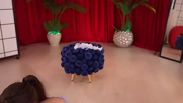 KittyCaitlin on StripChat 