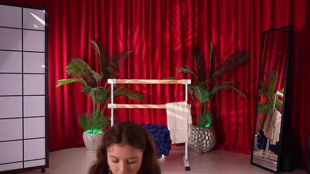 KittyCaitlin on StripChat 