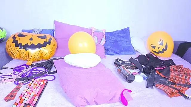 KittySweetness on StripChat 