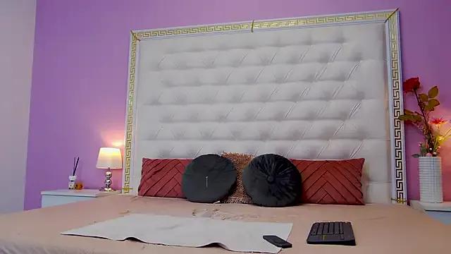 Lenna_Paul on StripChat 