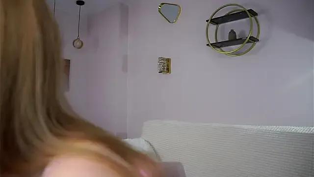 SunnivaCovil on StripChat 